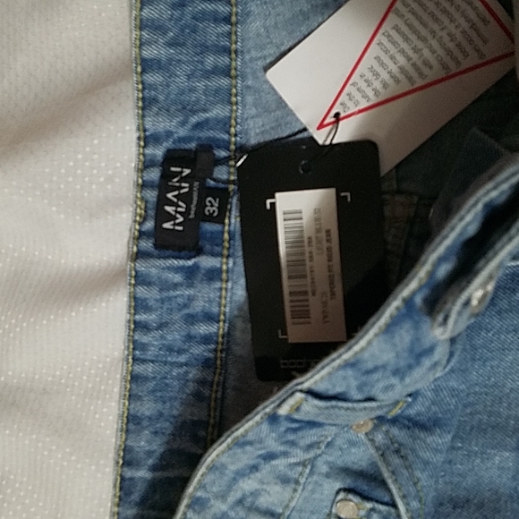 Man  boohoo man tapered jeans rigid fit - Picture 4 of 7